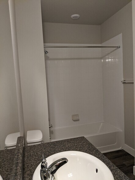 Shower with tub in 2nd bathroom - 14341 E Tennessee Ave