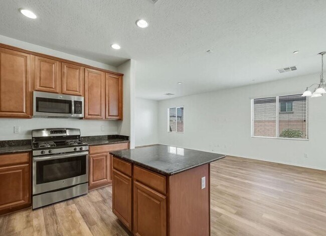 Building Photo - 614 Taliput Palm Pl