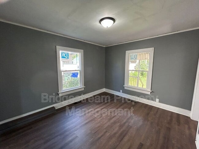 Building Photo - 33 E Shadyside Dr