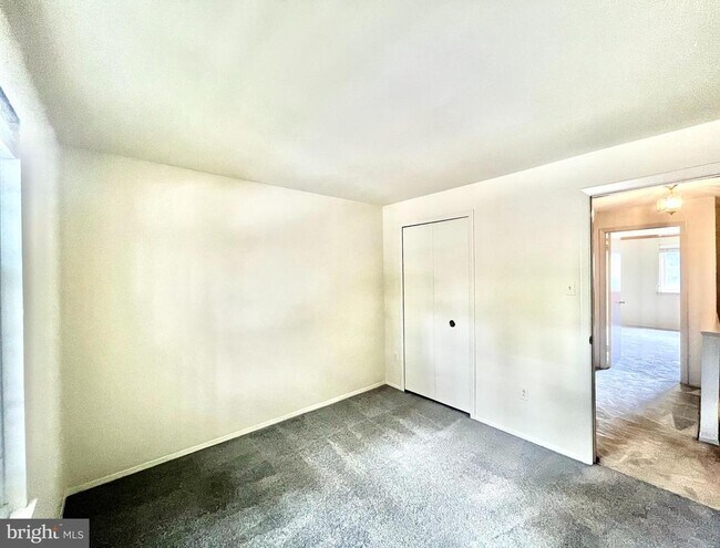 Building Photo - 1 Crotona Ct