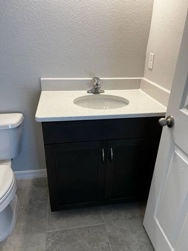 Building Photo - 36 Ryapple Ln