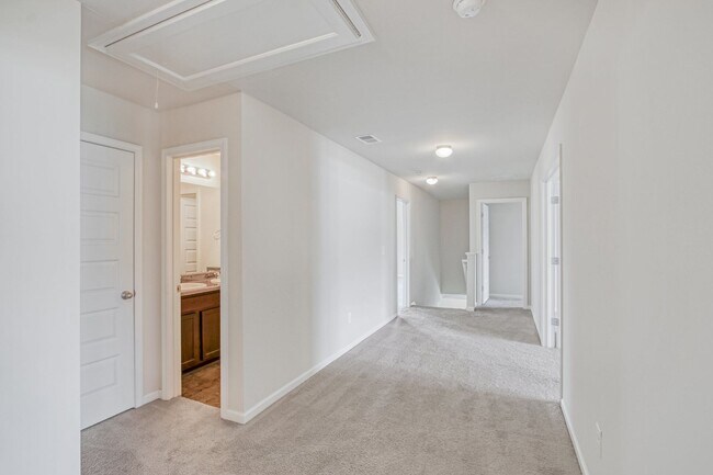 Building Photo - 4639 Southwind Rd