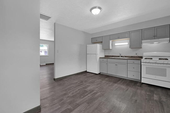 Building Photo - 53 Neil St