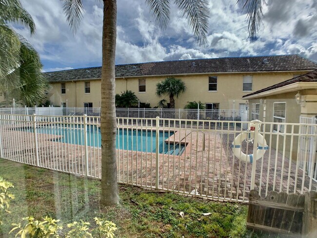 Building Photo - 3651 N Goldenrod Rd