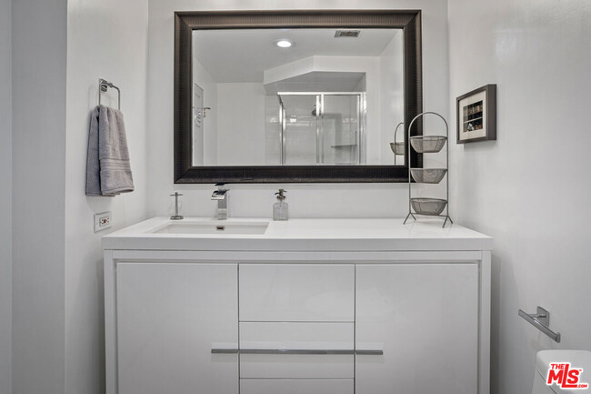Building Photo - 4267 Marina City Dr