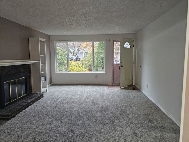 Building Photo - 3 Bedroom 1.5 Bathroom Single Family Home ...