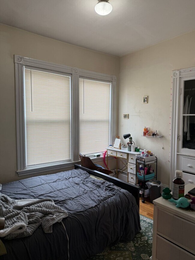 Building Photo - 77 Hillside St