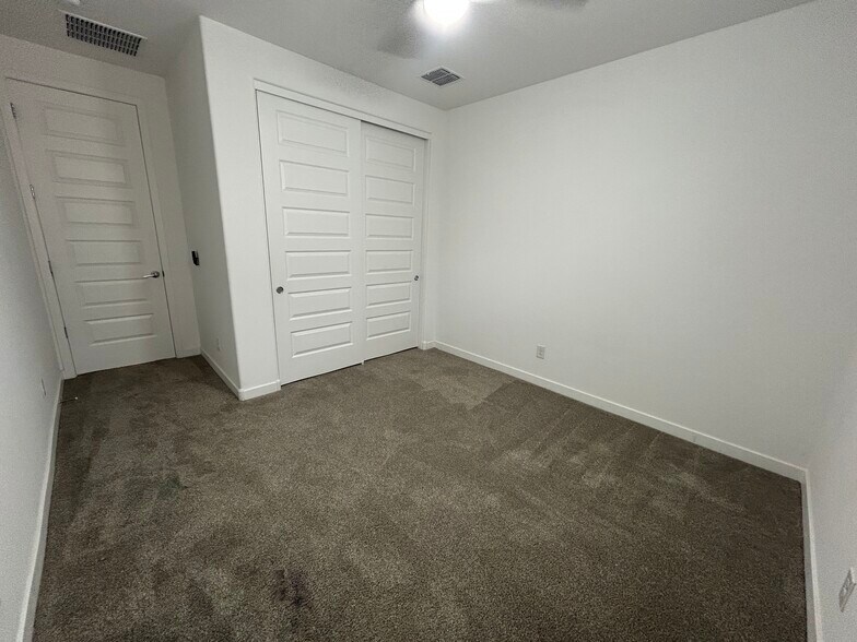 Building Photo - 2521 E Athena Ave