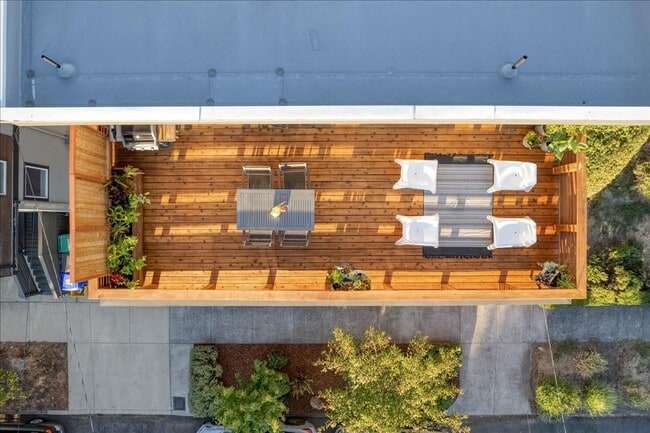 Building Photo - $500 off first month's rent! Spacious, light-filled 4-bdrm/3.5-bath home w/ roof deck