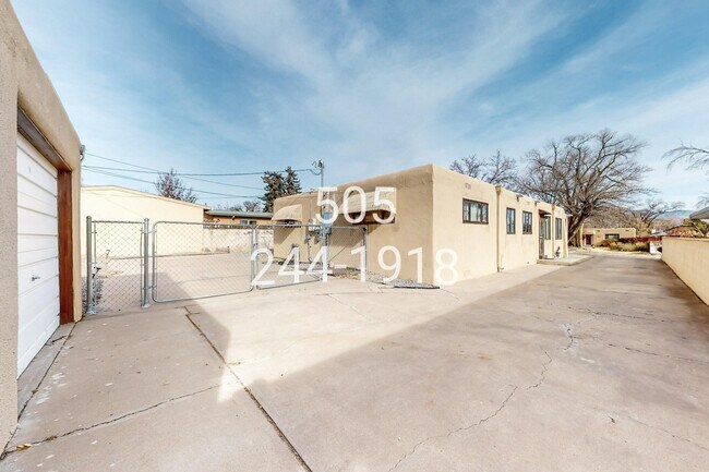 Building Photo - 905 Adams St NE