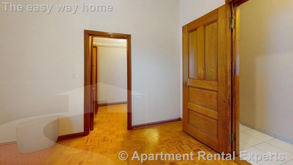 Building Photo - 240 School St