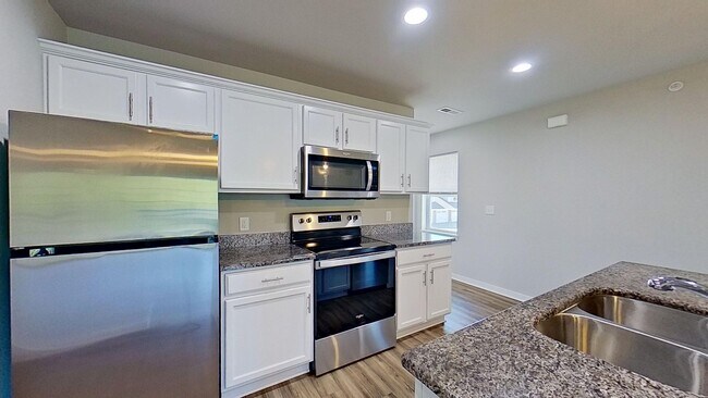 Building Photo - Condo Style Upper 3 Bedroom 2 Bathroom plus Den Apartment