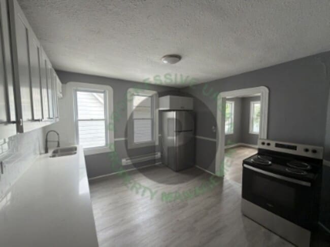 Building Photo - 4144 Hyde Ave