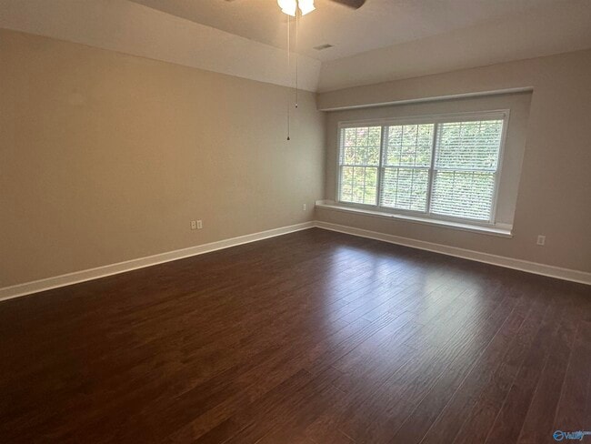 Building Photo - 129 Cannes Dr