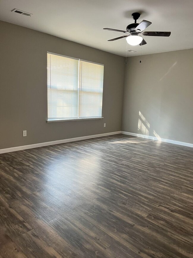 Building Photo - P4 - West Wood (Troy Duplex)