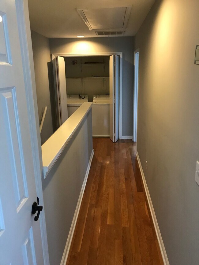 Building Photo - 3 bedroom townhome across from Panthers St...
