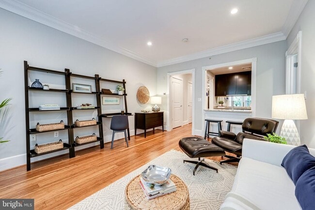 Building Photo - 910 Powhatan St