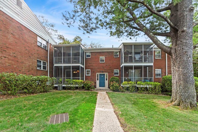 Building Photo - 106 Yorkshire Dr