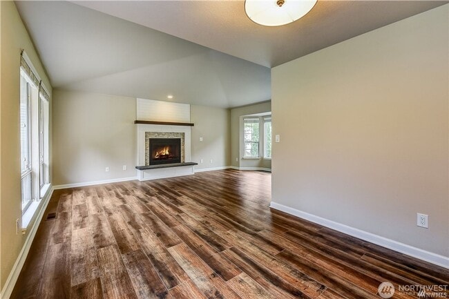 Building Photo - 3bd/2.5ba Renton Home