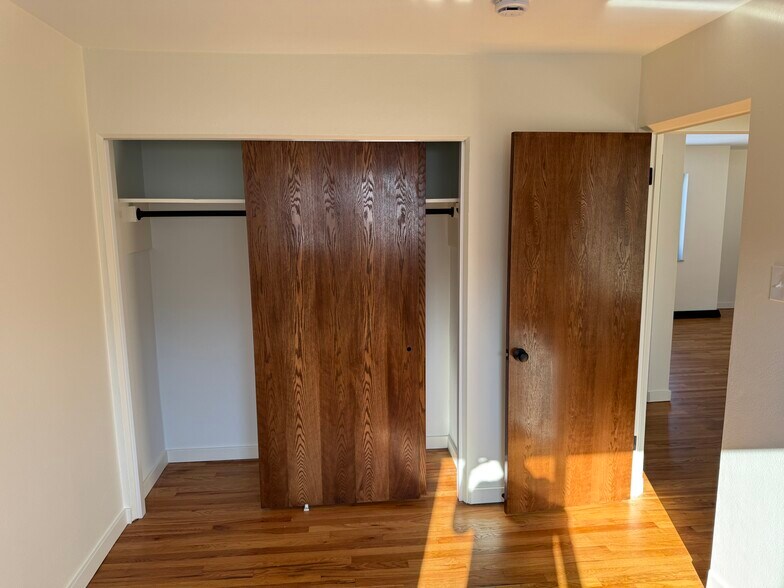 rear bedroom closet - 3948 Brittany Cir