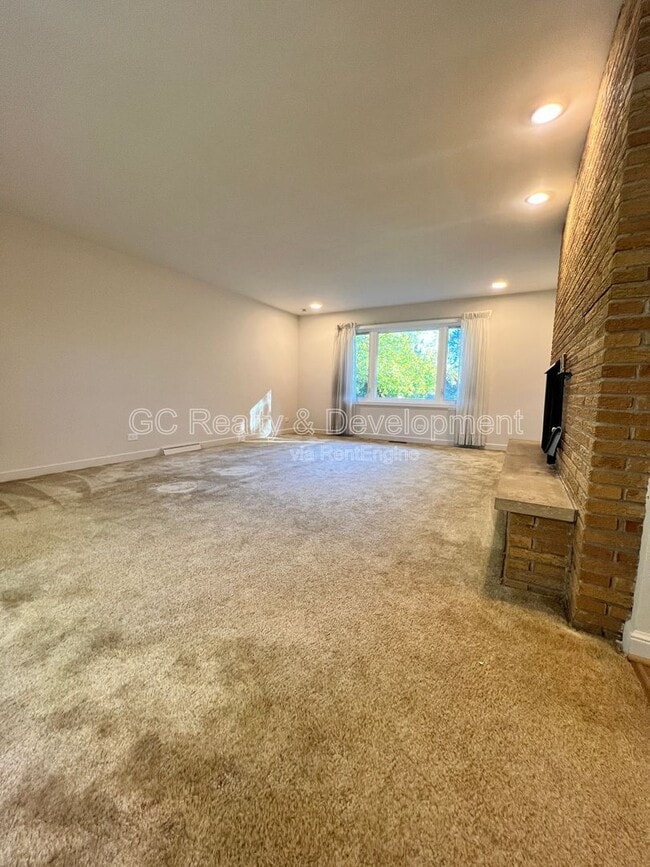 Building Photo - 1409 W 53rd Pl