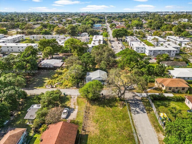 Building Photo - 6318 NW 19th Ct