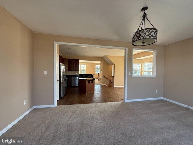 Building Photo - 60 Deerbrook Dr