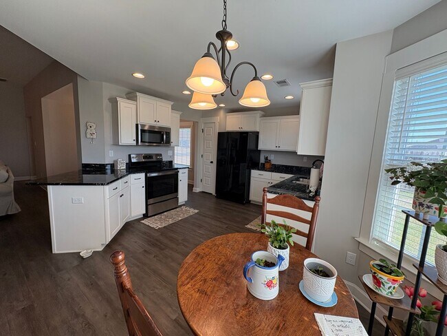 Building Photo - 3384 Shandy Rd