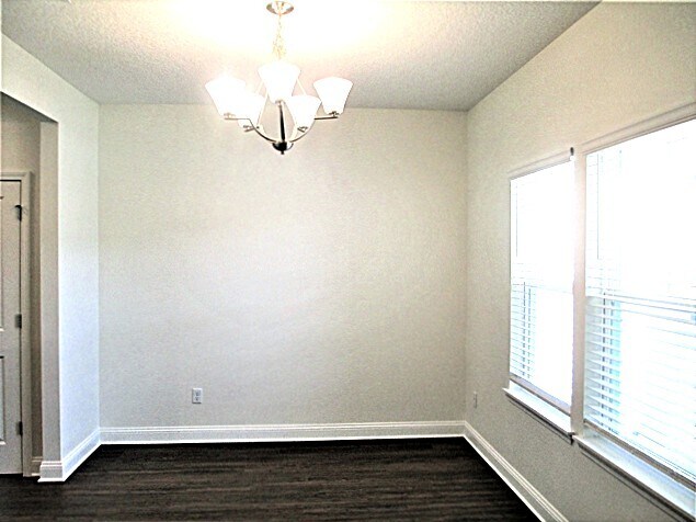 Building Photo - 907 Sunny Stroll Dr