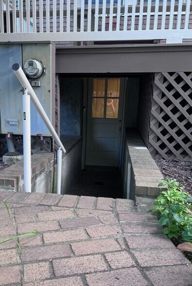 Building Photo - 221 Channing St NE