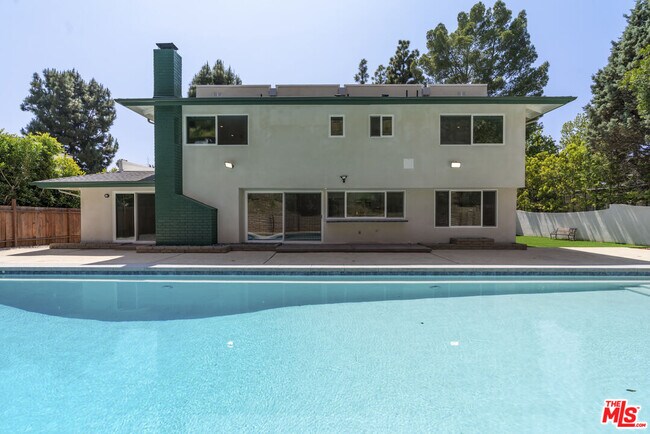 Building Photo - 3062 Arrowhead Dr