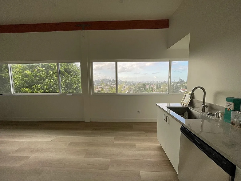 Building Photo - 3632 Amesbury Rd