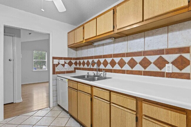 Building Photo - 314 Pebble Ln