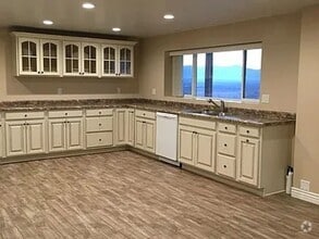 Building Photo - 2 Bedroom Walk out Basement Apartment