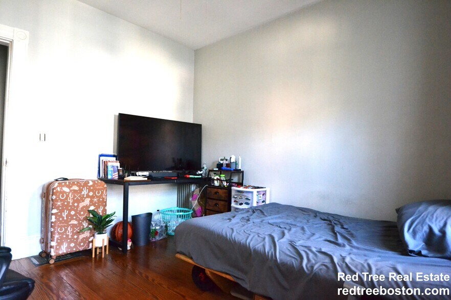 Building Photo - 12 Bennett St