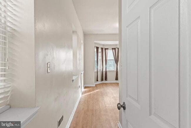 Building Photo - 614 Benson St