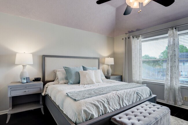 Building Photo - 1611 Falcon Ridge Blvd