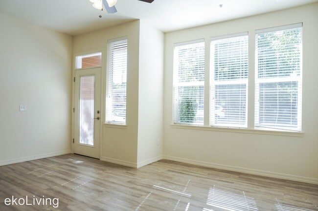 Building Photo - 8510 N Ivanhoe St