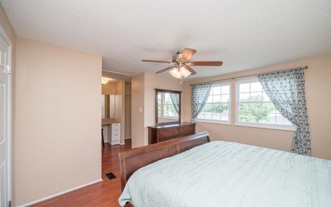 Building Photo - Well maintained 3 bedroom townhouse in established Frederick community ready early May!