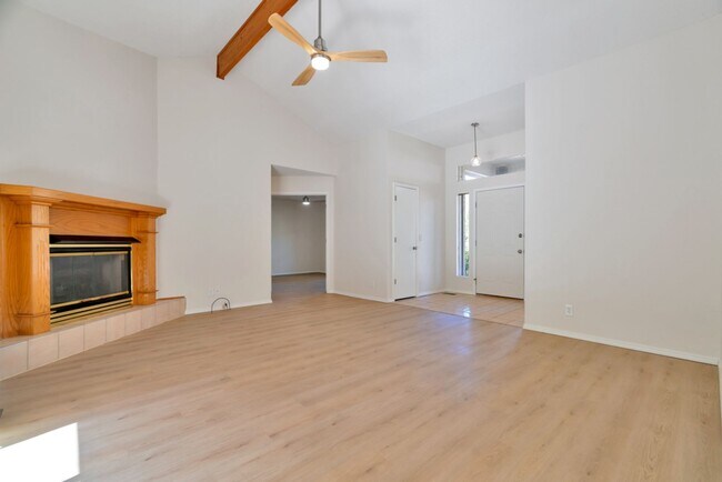 Building Photo - Beautiful 3-bedroom 2 bath Home in Bella V...