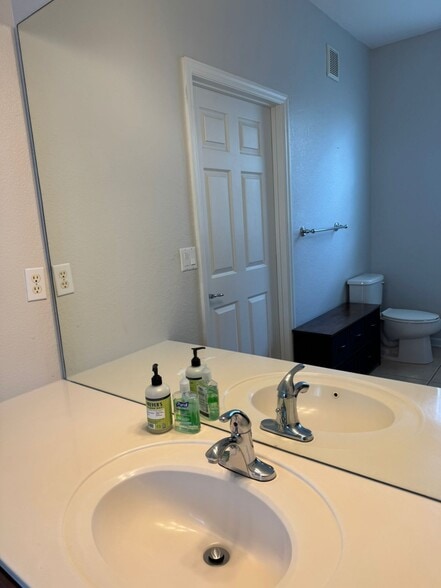 Building Photo - 4114 Breakview Dr