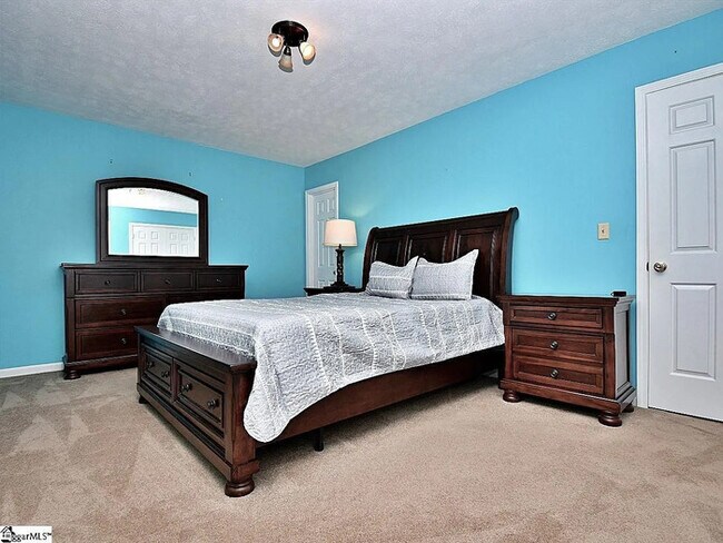 Building Photo - 713 Lindal Ct