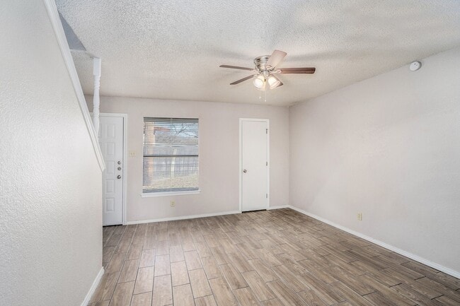 Building Photo - 3301 Aurora St
