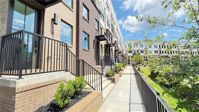 Building Photo - 201 New St