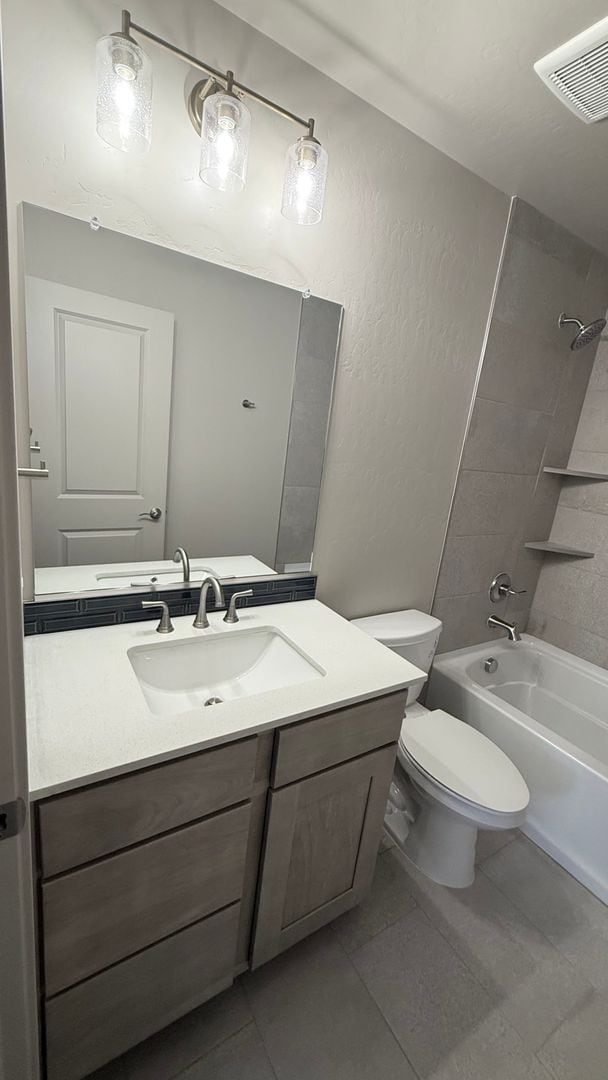 Building Photo - Light and airy 3-bed, 3-bath townhome in one of the area’s most highly desired Red Hawk area.