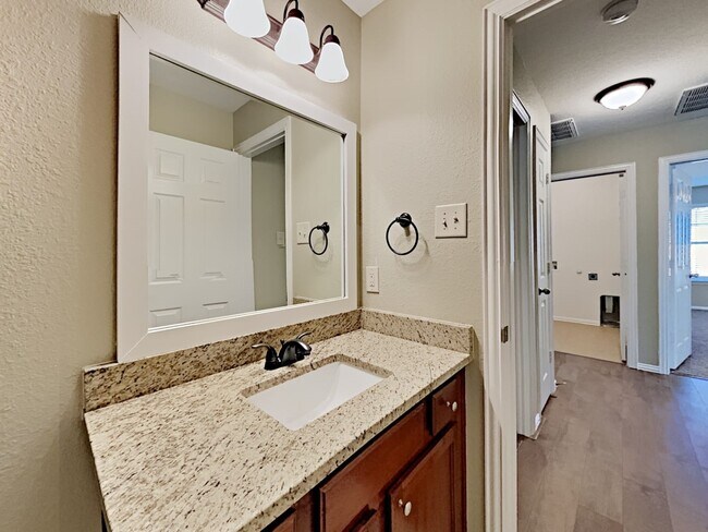 Building Photo - 2308 Arrowhead Dr