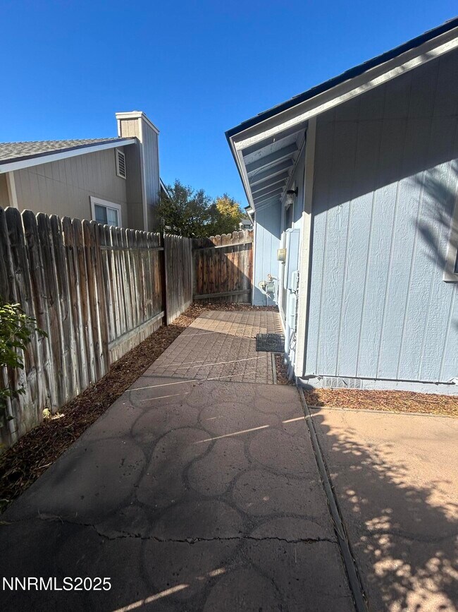 Building Photo - 1100 Big Springs Rd