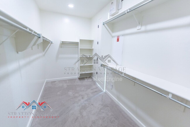 Building Photo - 959 W Zion Pl