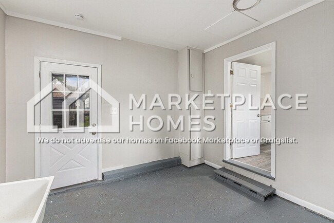 Building Photo - 12782 Couwlier Ave