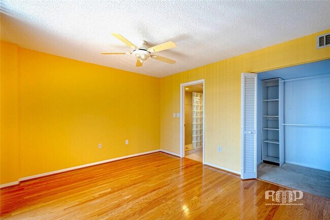 Building Photo - 3100 NE 48th St